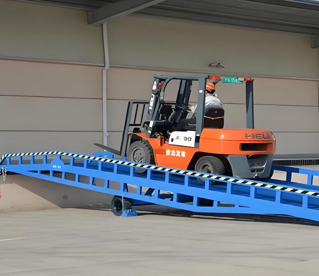 伊吾移动式卸货平台（叉车用）